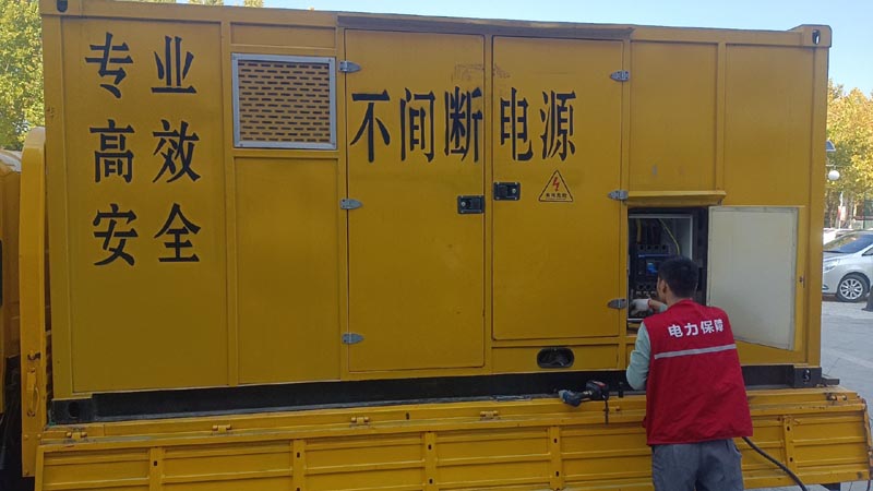港口镇柴油发电机组和UPS电源配合使用时，如何避免切换过程中的电力中断？